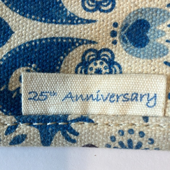 Kavu women’s sling pack with matching Wallet - Picture 12 of 16